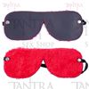 Antifaz negro con peluche rojo